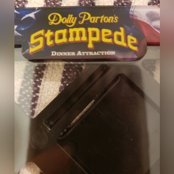 Dolly Parton's Dixie Stampede 2007 2PC Collector's Items - Picture 11 of 14